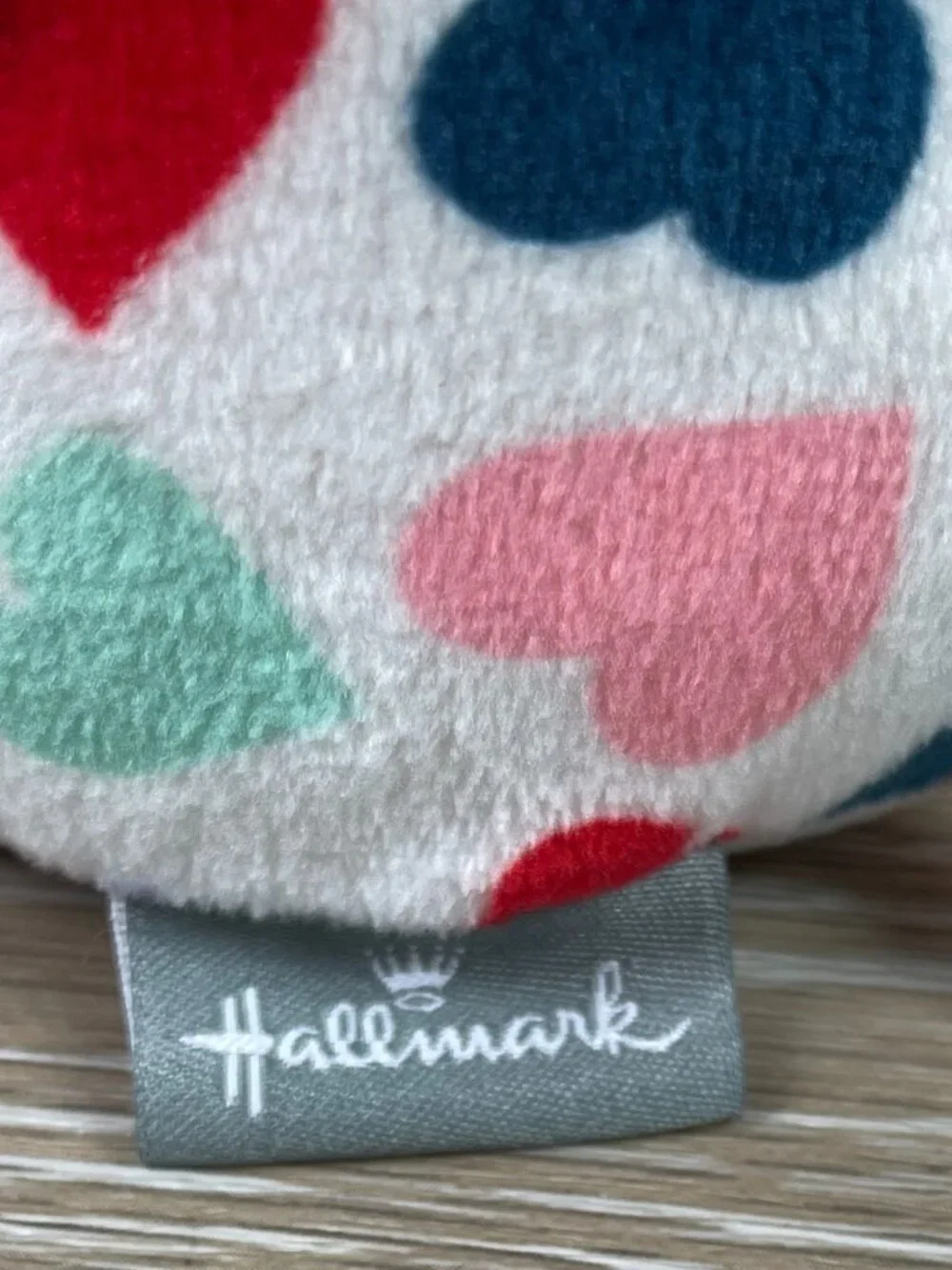 VINTAGE 2004 HALLMARK HEARTS PEANUTS SNOOPY PLUSH